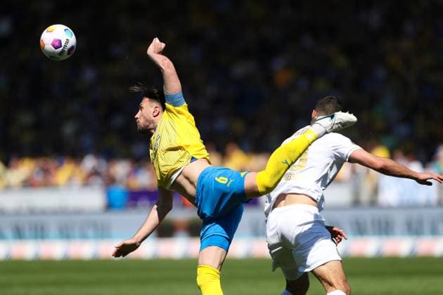 Ermin Bicakcic (Eintracht Braunschweig,6) - 2. Fussball Bundesliga Saison 2023-2024 Eintracht Braunschweig vs. SV Wehen Wiesbaden im Eintracht Stadion in Braunschweig - Aktion,Fußball,Mann,Männer,Deutschland,12.05.2024