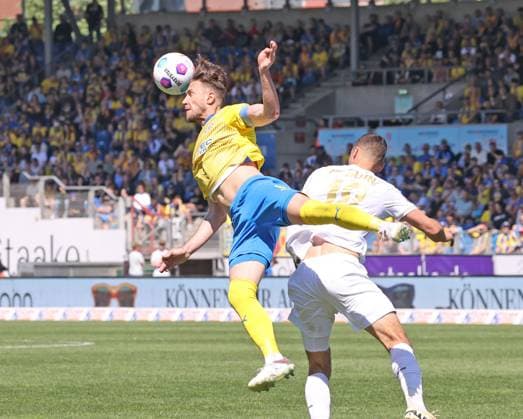 Eintracht Braunschweig vs SV Wehen Wiesbaden Braunschweig, 12.05.2024, Fußball, Saison 23 24, 2. Bundesliga, 33. Spieltag, Eintracht Braunschweig vs SV Wehen Wiesbaden, Bild zeigt: Ermin Bicakcic (BTSV, 6) Braunschweig