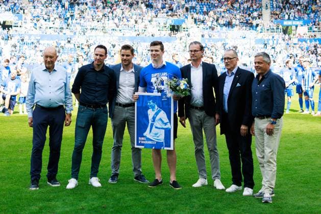 Verabschiedung Daniel O Shaughnessy (Karlsruher SC, 05) GER, Karlsruher SC (KSC) vs. Hannover 96 (H96), Fussball, Maenner, Herren, 2. Bundesliga, 33. Spieltag, Saison 2023 2024, 12.05.2024 DFL DFB REGULATIONS PROHIBIT ANY USE OF PHOTOGRAPHS AS IMAGE SEQUENCES AND OR QUASI-VIDEO GER, Karlsruher SC (KSC) vs. Hannover 96 (H96), Fussball, Maenner, Herren, 2. Bundesliga, 33. Spieltag, Saison 2023 2024, 12.05.2024 Karlsruhe