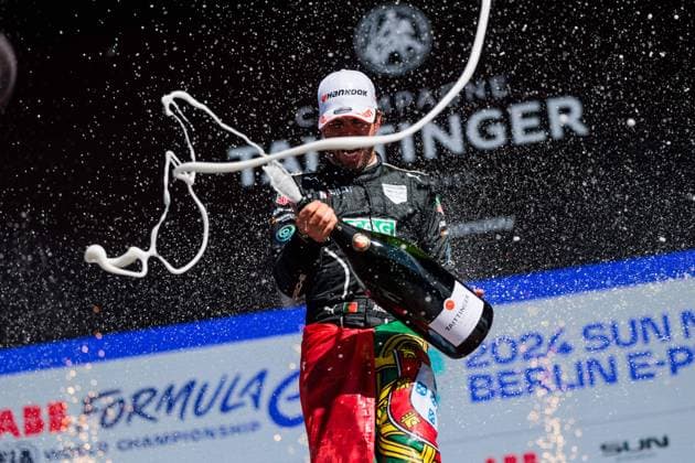 Bilder des Jahres 2024, Sport 05 Mai Sport Themen der Woche KW19 Sport Bilder des Tages DA COSTA Antonio Felix (prt), TAG HEUER Porsche Formula E Team, Porsche 99X Electric, portrait at the podium during the 2024 Berlin ePrix, 7th meeting of the 2023-24 ABB FIA Formula E World Championship, WM, Weltmeisterschaft on the Tempelhof Airport Street Circuit from May 10 to 12, 2024 in Berlin, Germany - 2024 FORMULA E BERLIN ePRIX DPPI Panoramic  03424010_GH_04382