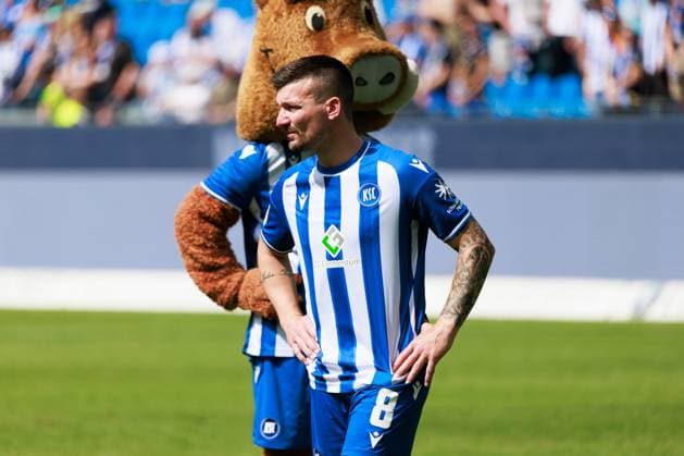 Jerome Gondorf (Karlsruher SC, 08) GER, Karlsruher SC (KSC) vs. Hannover 96 (H96), Fussball, Maenner, Herren, 2. Bundesliga, 33. Spieltag, Saison 2023 2024, 12.05.2024 DFL DFB REGULATIONS PROHIBIT ANY USE OF PHOTOGRAPHS AS IMAGE SEQUENCES AND OR QUASI-VIDEO GER, Karlsruher SC (KSC) vs. Hannover 96 (H96), Fussball, Maenner, Herren, 2. Bundesliga, 33. Spieltag, Saison 2023 2024, 12.05.2024 Karlsruhe