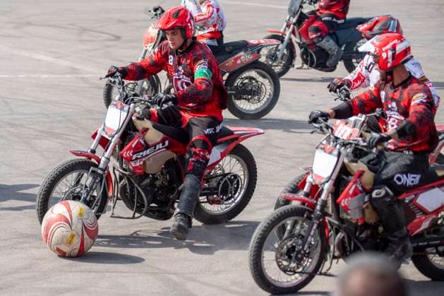 Halle, Deutschland 13. April 2024: Motoball Bundesliga Nord - 2023 2024 - 1.MBC 70 90 Halle Neustadt vs. MSC Jarmen v.li.Til Schumann (Jarmen) Motoball Stadion Sachsen-Anhalt