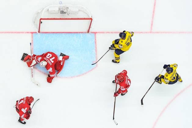 Sport Themen der Woche KW19 Sport Bilder des Tages 240512 Patryk Wajda, goaltender David Zabolotny and Pawel Dronia of Poland with Pontus Holmberg and Marcus Johansson of Sweden when Erik Karlsson (not pictured) scores 3-0 during the 2024 IIHF Ice hockey, Eishockey World Championship, WM, Weltmeisterschaft group stage game between Sweden and Poland on May 12, 2024 in Ostrava. Photo: Maxim Thore BILDBYRAN kod MT MT0577 ishockey ice hockey ishockey-vm sweden poland 2024 iihf ice hockey world championship bbeng *** 240512 Patryk Wajda, goaltender David Zabolotny and Pawel Dronia of Poland with Pontus Holmberg and Marcus Johansson of Sweden when Erik Karlsson not pictured scores 3 0 during the 2024 IIHF Ice Hockey World Championship group stage game between Sweden and Poland on May 12, 2024 in Ostrava Photo Maxim Thore BILDBYRAN kod MT MT0577 ishockey ice hockey ishockey vm sweden poland 2024 iihf ice hockey world championship bbeng  Copyright: MAXIMxTHORE BB240512MT107