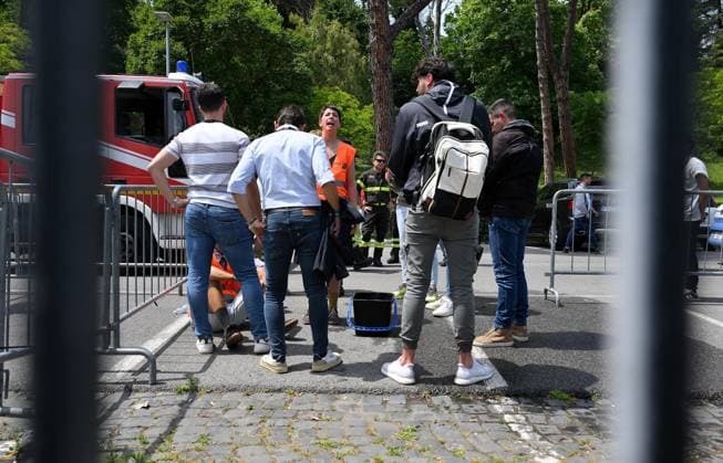 May 13, 2024, Rome, Italy: Ambientalisti di Fondo Riparazione circondati dalla polizia mentre vengono allontanati dal campo Pietrangeli, dove era in corso la partita tra Keys e Cirstea agli Internazionali di tennis, al Foro Italico, che e stata interrotta dalla loro azione di protesta, Roma, 13 maggio 2024. ANSA ETTORE FERRARI Environmentalists, of Fondo Riparazione (Repairing Fund) movement, being taken away from Pietrangeli field by the police after their protest with which they interrupted the match between Keys and Cirstea at the Italian Open tennis tournament, at the Foro Italico, Rome, Italy, 13 May 2024. ANSA ETTORE FERRARI Internazionali: vernice sul campo da ambientalisti, stop a match  - ZUMAa110 20240513_zaf_a110_012 Copyright: xEttorexFerrarix