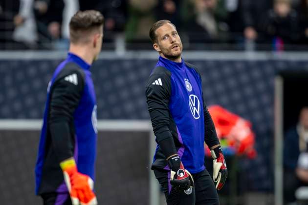 Fußball: Nationalmannschaft, Saison 2023 2024, Länderspiel Deutschland - Niederlande am 26.03.24 in der Deutsche Bank Park in Frankfurt (Hessen). Deutschlands Torwart Oliver Baumann (r.) schaut zu Deutschlands Torwart Marc-Andre ter Stegen. DFB REGULATIONS PROHIBIT ANY USE OF PHOTOGRAPHS AS IMAGE SEQUENCES AND OR QUASI-VIDEO Copyright: xKirchner DavidxInderliedx