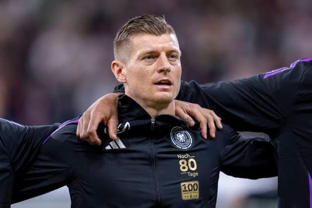 Fußball: Nationalmannschaft, Saison 2023 2024, Länderspiel Deutschland - Niederlande am 26.03.24 in der Deutsche Bank Park in Frankfurt (Hessen). Deutschlands Toni Kroos bei der Nationalhymne. DFB REGULATIONS PROHIBIT ANY USE OF PHOTOGRAPHS AS IMAGE SEQUENCES AND OR QUASI-VIDEO Copyright: xKirchner DavidxInderliedx