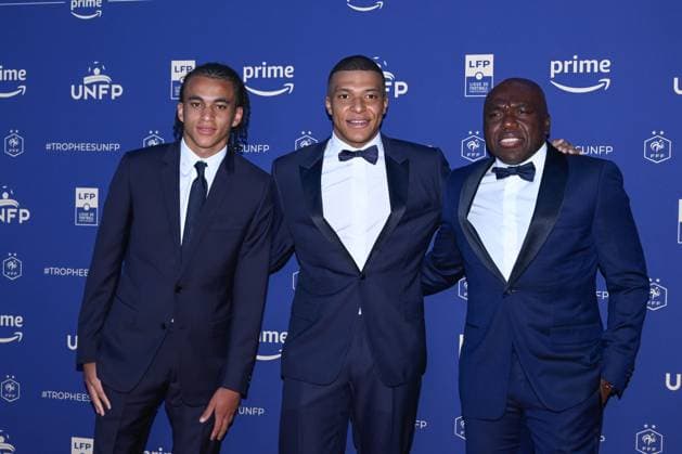 Ethan Mbappe ( PSG ) , Kylian Mbappe ( PSG ) and Wilfried Mbappe attend the UNFP Trophy Awards 2024 at Pavillon d Armenonville on May 13, 2024 in Paris, France. ( Photo by federico pestellini panoramic ) - FOOTBALL : Tapis rouge des Trophees UNFP - Paris - 13 05 2024 FedericoPestellini Panoramic 