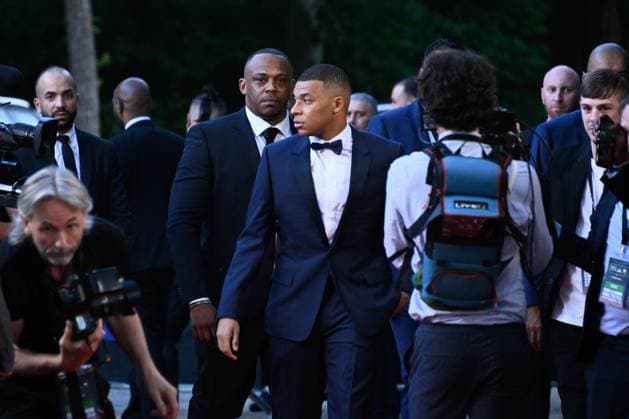 Kylian Mbappe ( PSG ) attends the UNFP Trophy Awards 2024 at Pavillon d Armenonville on May 13, 2024 in Paris, France. ( Photo by federico pestellini panoramic ) - FOOTBALL : Tapis rouge des Trophees UNFP - Paris - 13 05 2024 FedericoPestellini Panoramic 