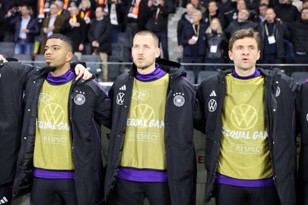 26.03.24 Deutschland - Niederlande Deutschland, Frankfurt, 26.03.2024, Fussball, FIFA, Freundschaftsspiel, DFB Deutschland - Niederlande: v.l. Benjamin Henrichs, Waldemar Anton, Thomas Müller (alle Deutschland).