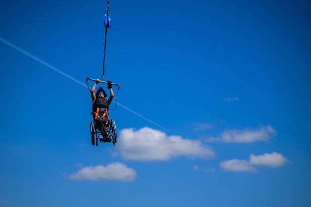 Sport Themen der Woche KW21 Sport Bilder des Tages 240514 Harald Riise of Norway, a 38 year-old wheelchair user with cerebral palsy, hangs from a helicopter doing push-ups in a stunt, on May 14, 2024 in Västeras, Sweden. In January 2021 Harald Riise became the new official Guinness World Records holder in longest duration in the dead hang position, by 16 minutes and 3 seconds. Under the pseudonym of Viking Wheels he aims to inspire people in different life situations to enjoy the fun and benefits of physical activity. Photo: Joel Marklund BILDBYRAN kod JM JM0570 bbeng styrketräning strength training fitness workout stunt Viking Wheels cerebral pares CP CP-skada push-up helikopter rullstol Norge *** 240514 Harald Riise of Norway, a 38 year old wheelchair user with cerebral palsy, hangs from a helicopter doing push ups in a stunt, on May 14, 2024 in Västeras, Sweden In January 2021 Harald Riise became the new official Guinness World Records holder in longest duration in the dead hang position, by 16 minutes and 3 seconds Under the pseudonym of Viking Wheels he aims to inspire people in different life situations to enjoy the fun and benefits of physical activity Photo Joel Marklund BILDBYRAN kod JM JM0570 bbeng styrketräning strength training fitness workout stunt Viking Wheels cerebral pares CP CP skada push up helikopter rullstol Norge  Copyright: JOELxMARKLUND BB240514JM009
