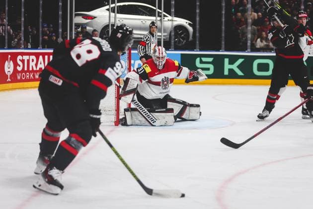 Ice hockey, Eishockey - IIHF WC 2024 PRAGUE,CZECH REPUBLIC,14.MAY.24 - ICE HOCKEY - IIHF Ice Hockey World Championship, WM, Weltmeisterschaft 2024, group stage, Austria vs Canada. Image shows Connor Bedard (CAN) and David Madlener (AUT).  GEPAxpictures xDanielxGoetzhaber