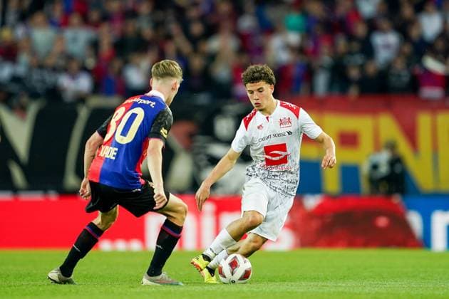 14.05.2024, Basel, St. Jakob-Park, Super League : FC Basel 1893 - FC Stade-Lausanne-Ouchy, 14 Ismael Gharbi (FC Stade-Lausanne-Ouchy) and Anton Kade (Basel) battle for the ball (duel) Basel St. Jakob-Park Basel Switzerland Copyright: xJustPictures.ch DanielaxPorcellix jp-en-DaPo-20240514-DP106098