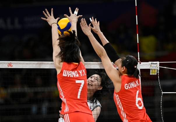 Xiangyu Gong and Yuanyuan Wang defend at the net during the Volleyball Nations League 2024 match between China and South Korea at the Maracanazinho Gymnasium in Rio de Janeiro, Brazil (Andre Ricardo SPP) Copyright: xAndrexRicardo SPPx spp-en-AnRi-andrericardo-10