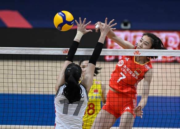 Yuanyuan Wang strikes the ball attacking as Ho-Young Jung of South Korea attempts to block during the Volleyball Nations League 2024 match between China and South Korea at the Maracanazinho Gymnasium in Rio de Janeiro, Brazil (Andre Ricardo SPP) Copyright: xAndrexRicardo SPPx spp-en-AnRi-andrericardo-16