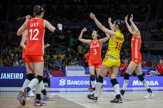 (240515) -- RIO DE JANEIRO, May 15, 2024 -- Players of China celebrate during the International Volleyball Federation (FIVB) Volleyball Nations League Women s Pool 2 match between China and South Korea in Rio de Janeiro, Brazil, May 14, 2024. (Photo by Xinhua) (SP)BRAZIL-RIO DE JANEIRO-VOLLEYBALL-NATIONS LEAGUE-WOMEN-CHN VS KOR ClaudiaxMartini 