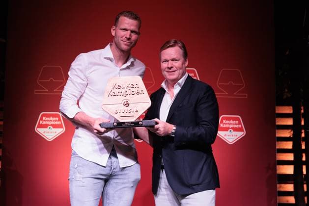 CUIJK , 15-05-2024 , Inspyrium, season 2023 2024 , Dutch Football Keuken Kampioen Divisie. Topscorer, winnaar Gouden Kampioensschild seizoen 2023 2024 , Henk Veerman , Uitgereikt door Bondscoach Ronald Koeman , tijdens de derde editie Kampioensdiner KKD Kampioensdiner 2023 2024  x25240291x Copyright: