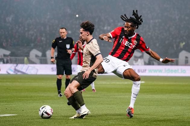 Sport Bilder des Tages Vitinha (Paris SG) - Khephren Thuram (OGC Nice) FOOTBALL : OGC Nice vs Paris SG - Ligue 1 Uber Eats - Nice - 15 05 2024 NorbertScanella Panoramic 