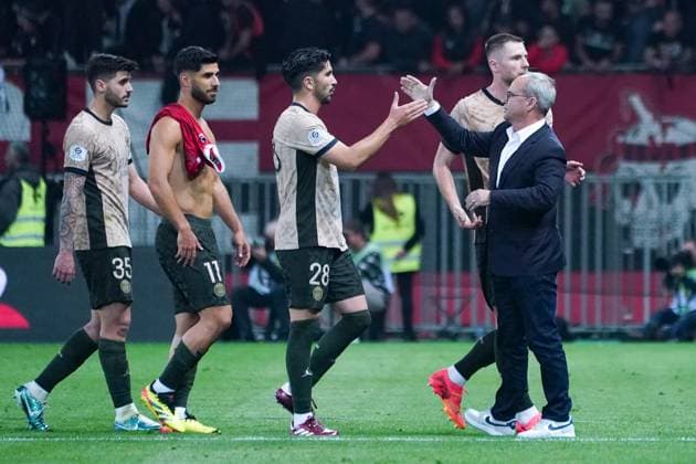 Carlos Soler (Paris SG) - Luis Campos (directeur sportif) FOOTBALL : OGC Nice vs Paris SG - Ligue 1 Uber Eats - Nice - 15 05 2024 NorbertScanella Panoramic 