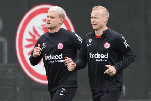 Philipp Max (Eintracht Frankfurt), Sebastian Rode (Eintracht Frankfurt) - Frankfurt 16.05.2024: Eintracht Frankfurt Training, Deutsche Bank Park, *** Philipp Max Eintracht Frankfurt , Sebastian Rode Eintracht Frankfurt Frankfurt 16 05 2024 Eintracht Frankfurt Training, Deutsche Bank Park,