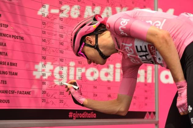 107th Giro d Italia 2024 - Stage 12 Tadej Pogacar of Slovenia and UAE Team Emirates - Pink Leader Jersey signing prior to the 107th Giro d Italia 2024, Stage 12, a 193km stage from Martinsicuro to Fano is seen in Martinsicuro, Italy, on May 16th, 2024. Martinsicuro Italy  Copyright: xLorenzoxDixColax originalFilename:dicola-107thgir240516_nphJG.jpg