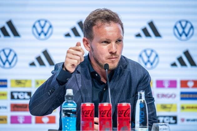 Pressekonferenz Deutsche Nationalmannschaf; Berlin, 16.05.2024 Julian Nagelsmann (Trainer Deutschland) Daumen hoch Pressekonferenz Deutsche Nationalmannschaft, DRIVE Volkswagen Group Forum, Berlin 16.05.2024 Copyright: xBEAUTIFULxSPORTS LucianoxLimax