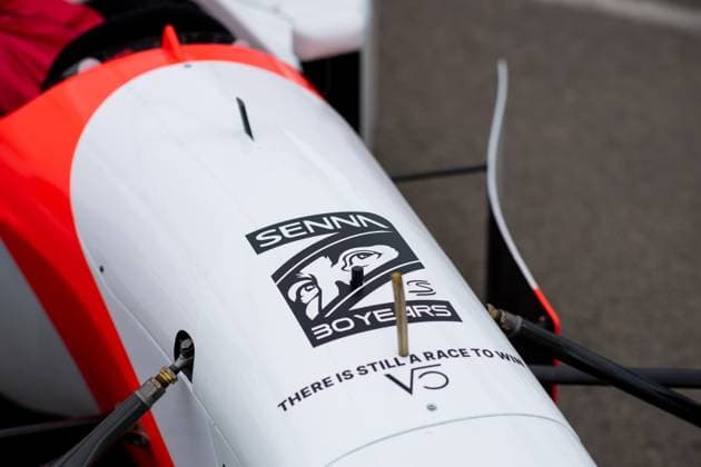 McLaren MP4 8 von 1993, Ex Fahrer Ayrton Senna (Brasilien), im Privatbesitz von Sebastian Vettel (Deutschland, Rennfahrer), mit 30 Years Senna Schriftzug zum Gedenken an den toedlichen Unfall 1994, ausgestellt im Fahrerlager Imola, ITA, Formel 1 Weltmeisterschaft, Grand Prix Emilia-Romagna Imola, Autodromo Enzo e Dino Ferrari, Media Day, 16.05.2024 ITA, Formel 1 Weltmeisterschaft, Grand Prix Emilia-Romagna Imola, Autodromo Enzo e Dino Ferrari, Media Day, 16.05.2024 Imola Copyright: xEibner-Pressefoto Memmlerx EP_MMR