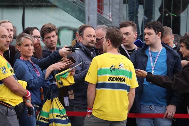 16.05.2024, Autodromo Enzo e Dino Ferrari, Imola, Formel 1 Grand Prix Emilia Romagna 2024 ,im Bild Sebastian Vettel rennt mit allen Fahrern der Formel 1, Formel 2 und Formel 3 über die Strecke, zum Gedenken an die tödlich verunglückten Ayrton Senna und Roland Ratzenberger. Defodi-506_20240516_hbr_2557