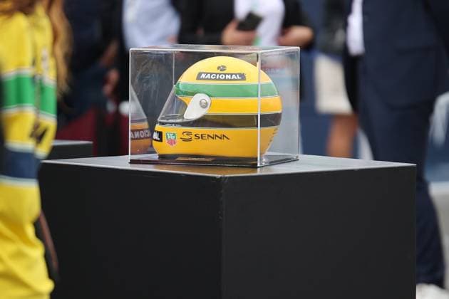 16.05.2024, Autodromo Enzo e Dino Ferrari, Imola, Formel 1 Grand Prix Emilia Romagna 2024 ,im Bild Sebastian Vettel rennt mit allen Fahrern der Formel 1, Formel 2 und Formel 3 über die Strecke, zum Gedenken an die tödlich verunglückten Ayrton Senna und Roland Ratzenberger. Defodi-506_20240516_hbr_2560