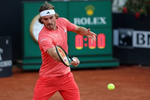 Sport Bilder des Tages Tennis: ATP, Tennis Herren 1000 Internazionali di Tennis in Rome at Foro Italico. Match S. TSITSIPAS (GRE) VS N.JARRY (CHI) Rome, Italy 16.05.2024: S. TSITSIPAS (GRE) VS N.JARRY (CHI) during Internazionali BNL 2024 Men™s ATP 1000 Open tennis tournament in Rome at Grand Stand Arena . Rome foro italico italy italy Copyright: xmarcoxiacobucci