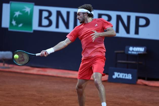Tennis: ATP, Tennis Herren 1000 Internazionali di Tennis in Rome at Foro Italico. Match S. TSITSIPAS (GRE) VS N.JARRY (CHI) Rome, Italy 16.05.2024: S. TSITSIPAS (GRE) VS N.JARRY (CHI) during Internazionali BNL 2024 Men™s ATP 1000 Open tennis tournament in Rome at Grand Stand Arena . Rome foro italico italy italy Copyright: xmarcoxiacobucci