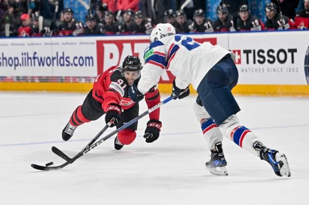 PRAGUE, CZECH REPUBLIC - MAY 16: John Tavares of Canada in a battle for the puck with Martin Ronnild of Norway during the preliminary round match between Canada and Norway at Prague Arena on May 16, 2024 in Prague, Czech Republic. Prague Prague Arena Czech Republic Copyright: xJustPictures.ch AndreaxBrancax jp-en-EuSpIm-AB_16052024_AAB_7239