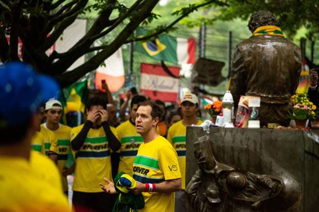 Sebastian Vettel (Deutschland, Rennfahrer) spricht vor dem Senna-Memorial beim Forever Senna Gedenklauf fuer den 1994 toedlich verunglueckten Ayrton Senna (Brasilien), ITA, Formel 1 Weltmeisterschaft, Grand Prix Emilia-Romagna Imola, Autodromo Enzo e Dino Ferrari, Media Day, 16.05.2024 ITA, Formel 1 Weltmeisterschaft, Grand Prix Emilia-Romagna Imola, Autodromo Enzo e Dino Ferrari, Media Day, 16.05.2024 Imola Copyright: xEibner-Pressefoto Memmlerx EP_MMR