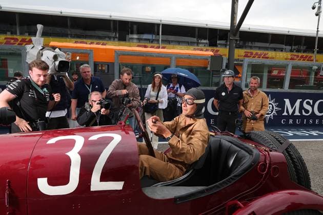 Formel 1 Grand Prix Emilia Romagna 2024 16.05.2024, Autodromo Enzo e Dino Ferrari, Imola, Formel 1 Grand Prix Emilia Romagna 2024 ,im Bild George Russell (GBR), Mercedes-AMG Petronas Formula One Team fährt mit einem originalen Mercedes-Wagen, der 1924 an der Targa Florio teilnahm.