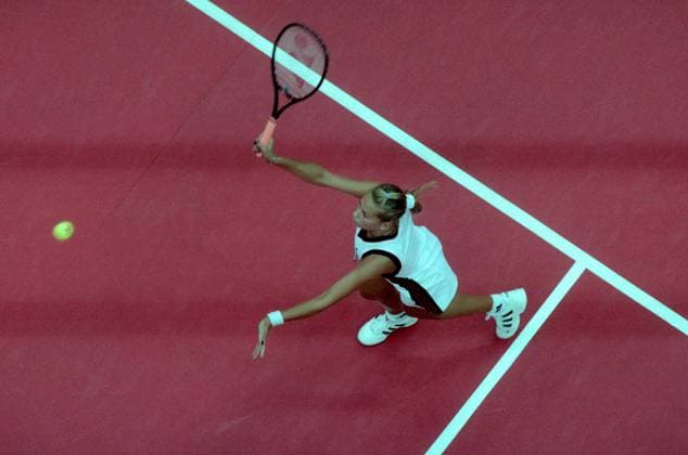 Archivbilder der Woche SPORT KW20 Anna Kournikova is a Russian tennis player and fashion model, former world number one in doubles. Two-time winner of the Australian Open in doubles and two-time champion of the WTA, Tennis Damen Finals in doubles (all four times with Martyna Hingis). Tennis tournament Kremlin Cup . Sports complex Olympiyskyi . 1998. 