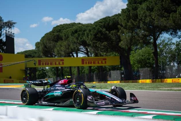 Lewis Hamilton (Mercedes AMG Petronas Formula One Team, 44), ITA, Formel 1 Weltmeisterschaft, Grand Prix Emilia-Romagna Imola, Autodromo Enzo e Dino Ferrari, Freies Training, 17.05.2024 ITA, Formel 1 Weltmeisterschaft, Grand Prix Emilia-Romagna Imola, Autodromo Enzo e Dino Ferrari, Ankunft der Fahrer, 17.05.2024 Imola Copyright: xEibner-Pressefoto Memmlerx EP_MMR