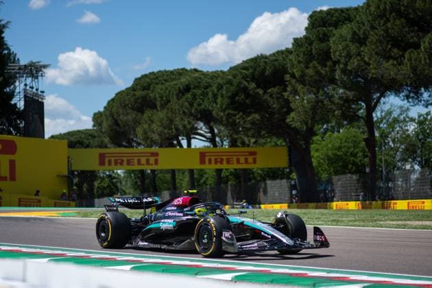 Lewis Hamilton (Mercedes AMG Petronas Formula One Team, 44), ITA, Formel 1 Weltmeisterschaft, Grand Prix Emilia-Romagna Imola, Autodromo Enzo e Dino Ferrari, Freies Training, 17.05.2024 ITA, Formel 1 Weltmeisterschaft, Grand Prix Emilia-Romagna Imola, Autodromo Enzo e Dino Ferrari, Ankunft der Fahrer, 17.05.2024 Imola Copyright: xEibner-Pressefoto Memmlerx EP_MMR