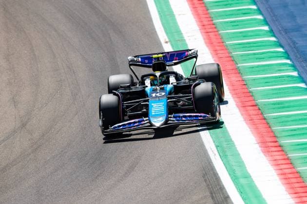 10 GASLY Pierre (fra), Alpine F1 Team A524, action during the Formula 1 MSC Cruises Gran Premio del Made in Italy e Dell™Emilia-Romagne 2024, 7th round of the 2024 Formula One World Championship, WM, Weltmeisterschaft from May 17 to 19, 2024 on the Autodromo Enzo e Dino Ferrari, in Imola, Italy - F1 - EMILIA-ROMAGNA GRAND PRIX 2024 DPPI Panoramic  240517_R07_EMR_DP__F_18875