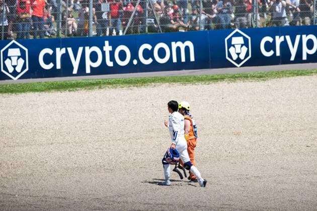 23 ALBON Alexander (tha), Williams Racing FW45, action stopped on track during the Formula 1 MSC Cruises Gran Premio del Made in Italy e Dell™Emilia-Romagne 2024, 7th round of the 2024 Formula One World Championship, WM, Weltmeisterschaft from May 17 to 19, 2024 on the Autodromo Enzo e Dino Ferrari, in Imola, Italy - F1 - EMILIA-ROMAGNA GRAND PRIX 2024 DPPI Panoramic  240517_R07_EMR_DP__F_18984