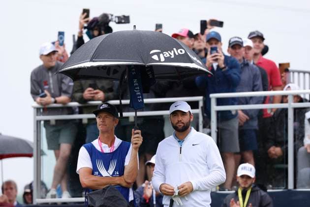 LOUISVILLE, KY - MAY 17: Scottie Scheffler and his caddie Ted Scott wait for his turn to tee off on No. 10 during the second round of the PGA, Golf Herren Championship, May 17, 2024, at Valhalla Golf Club in Louisville, Kentucky.(Photo by Matthew Maxey Icon Sportswire) GOLF: MAY 17 PGA Championship EDITORIAL USE ONLY Icon240517006