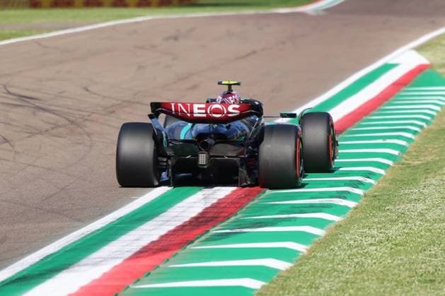 44Lewis Hamilton (Mercedes AMG Petronas Formula One Team, 44), Freies Training 2, FP2 ,ITA, Formel 1 Weltmeisterschaft, Grand Prix Emilia-Romagna Imola, Autodromo Enzo e Dino Ferrari, Media Day, 17.05.2024 ITA, Formel 1 Weltmeisterschaft, Grand Prix Emilia-Romagna Imola, Autodromo Enzo e Dino Ferrari, Media Day, 17.05.2024 Imola Copyright: xEibner-Pressefoto AnnikaxGrafx EP_AGF