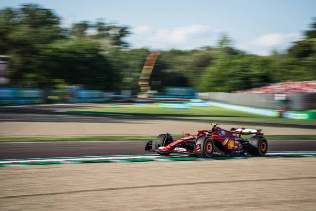 May 17, 2024, Imola, Imola, Italy: Carlos Sainz at curve Villeneuve during the second free practice session, 7th round of Formula 1 wolrd championship at the Enzo and Dino Ferrari International racetrack of Imola Imola Italy - ZUMAm264 20240517_znp_m264_038 Copyright: xLucaxMartinix
