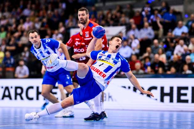 Bilder des Jahres 2024, Sport 05 Mai Sport Themen der Woche KW21 Sport Bilder des Tages TVB Stuttgart - HBW Balingen Handball: 1. Bundesliga, Herren, Saison 2023 2024, TVB Stuttgart - HBW Balingen, Porsche Arena. Stuttgarts Egon Hanusz in Aktion. Stuttgart Porsche Arena Baden-Württemberg Deutschland *** TVB Stuttgart HBW Balingen Handball 1 Bundesliga, Men, Season 2023 2024, TVB Stuttgart HBW Balingen, Porsche Arena Stuttgarts Egon Hanusz in action Stuttgart Porsche Arena Baden Württemberg Germany