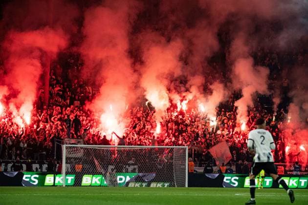 Fußball, Frankreich, SCO Angers feiert Wiederaufstieg in die Ligue 1 Supporters du Angers SCO - Ambiance FOOTBALL : Angers SCO vs USL Dunkerque - Ligue 2 - Journee 38 - 17 05 2024 BaptisteAutissier Panoramic 