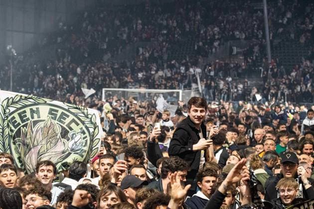 Fußball, Frankreich, SCO Angers feiert Wiederaufstieg in die Ligue 1 Envahissement du terrain par les supporters du SCO d™Angers FOOTBALL : Angers SCO vs USL Dunkerque - Ligue 2 - Journee 38 - 17 05 2024 BaptisteAutissier Panoramic 