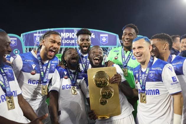 Fußball, Frankreich, AJ Auxerre ist Meister der Ligue 2 (Auxerre) Joie des joueurs de l AJ Auxerre Champion de Ligue 2 Football : Auxerre vs Concarneau - Ligue 2 - 17 05 2024 StephanieGrossetete Panoramic 