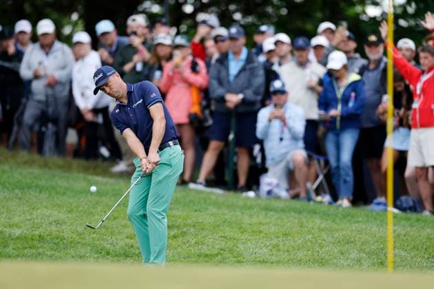 LOUISVILLE, KY - MAY 17: Justin Thomas (USA) hits a chip shot to the green at the 10th hole during the second round of the 2024 PGA, Golf Herren Championship at Valhalla Golf Club on May 17, 2024 in Louisville, Kentucky. (Photo by Joe Robbins Icon Sportswire) GOLF: MAY 17 PGA Championship EDITORIAL USE ONLY Icon573240517043