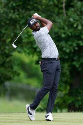 LOUISVILLE, KY - MAY 17: Sahith Theegala (USA) plays a shot at the 11th hole during the second round of the 2024 PGA, Golf Herren Championship at Valhalla Golf Club on May 17, 2024 in Louisville, Kentucky. (Photo by Joe Robbins Icon Sportswire) GOLF: MAY 17 PGA Championship EDITORIAL USE ONLY Icon573240517074