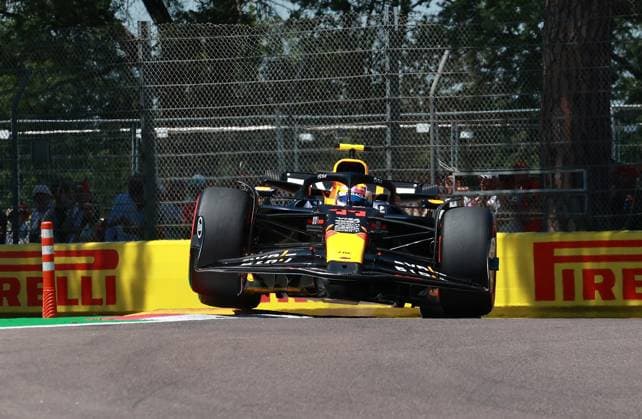 Formel 1 Grand Prix Emilia Romagna 2024 18.05.2024, Autodromo Enzo e Dino Ferrari, Imola, Formel 1 Grand Prix Emilia Romagna 2024 ,im Bild Unfall von Sergio Perez (MEX), Oracle Red Bull Racing