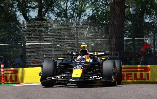 Formel 1 Grand Prix Emilia Romagna 2024 18.05.2024, Autodromo Enzo e Dino Ferrari, Imola, Formel 1 Grand Prix Emilia Romagna 2024 ,im Bild Unfall von Sergio Perez (MEX), Oracle Red Bull Racing