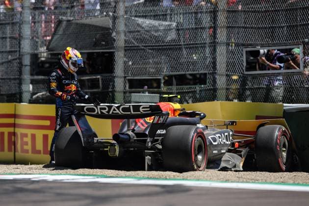 Sport Bilder des Tages PEREZ Sergio (mex), Red Bull Racing RB20, portrait crash, accident, during the Formula 1 MSC Cruises Gran Premio del Made in Italy e Dell™Emilia-Romagne 2024, 7th round of the 2024 Formula One World Championship, WM, Weltmeisterschaft from May 17 to 19, 2024 on the Autodromo Enzo e Dino Ferrari, in Imola, Italy - F1 - EMILIA-ROMAGNA GRAND PRIX 2024 DPPI Panoramic 240518_R07_EMR_DP_XB3_0623